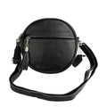 Détail d'un sac bandoulière rond en cuir grainé noir avec zip doré et pompon chic - Noir
