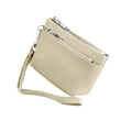 Détail du petit porte-monnaie beige en cuir grainé avec double zip et dragonne amovible - Abricot