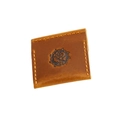 Dettaglio custodia gioielli in pelle marrone con rosa goffrata e cuciture arancioni a mano - 7060 Marrone