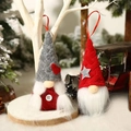Set de gnomos navideños con gorro gris de corazón y gorro rojo de estrella para árbol - Estilo Gnomo Sin Rostro (D-GJ25)