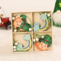 Set di ciondoli in legno per San Patrizio con leprechaun e arcobaleno in vassoio - Stile Leprechaun e Arcobaleno (P-M08)
