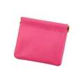Dettaglio del portamonete in pelle rosa con chiusura a scatto in metallo dorato - Rosa Rossa