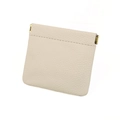Dettaglio della borsa portamonete in pelle crema con chiusura a molla dorata - Bianco Sporco