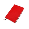Dettaglio macro del taccuino A5 in pelle rossa con trama a grana e nastro segnalibro - Rosso