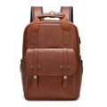 Vintage brauner Lederrucksack mit Schnallentaschen vorne und Griff auf weißem Hintergrund - Braun