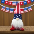 Gnome patriotique avec rayures rouges et chapeau à étoiles pour le Jour de l'Indépendance - Style Chapeau Rayé (DL010)