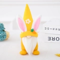 Gnome de Pâques en tricot jaune avec oreilles de lapin et carotte décorative - Lapin Sans Visage Jaune (L-FH05)