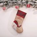 Calza natalizia in lino con patchwork di Babbo Natale e ricamo rosso Merry Christmas - Stile Babbo Natale (E-W52)
