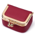 Pochette à bijoux en cuir rouge foncé avec fermoir à baiser doré métallique - Bordeaux