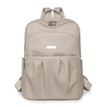Sac à dos en tissu Oxford beige minimaliste pour femme avec poches plissées et plaque en argent - Beige