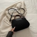 Modische schwarze Teddy-Plüsch Umhängetasche mit Holzgriff und Lederriemen - Schwarz