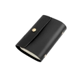 Vue détaillée d'un porte-cartes en cuir noir avec fermeture à bouton-pression doré - Noir