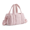 Makroaufnahme von rosa gestepptem Nylon-Stoff und Seitentasche der leichten Umhängetasche - Rosa