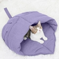 Bladvormig kattenbed in lichtpaars, zachte stof voor een warm en comfortabel nest - Lichtpaars