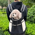 Dettaglio della maglia traspirante e chiusura a coulisse di uno zaino per animali - Nero