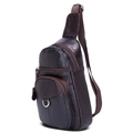 Bolso de pecho en cuero granulado marrón oscuro con cremalleras y correa ajustable - Café