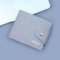 Portafoglio corto da uomo in tela grigio chiaro con chiusura a scatto in metallo argento - Grigio