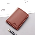 Portafoglio verticale in pelle marrone con grana litchi e design business minimalista - Marrone
