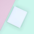 Porte-cartes slim en similicuir blanc texturé avec coutures fines et élégantes - Blanc