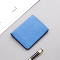 Schlanke dunkelblaue Canvas-Geldbörse mit Textilstruktur und robusten Nähten für Herren - Blau