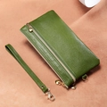 Grasgroene lederen clutch tas met drievoudige rits en hartvormige bedels - Groen