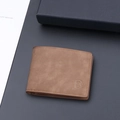 Bruine heren bifold portemonnee van mat leer met B-logo reliëf en strakke stiksels - Bruin