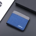 Portafoglio bifold da uomo in tela grigio chiaro e blu scuro con logo inciso - Blu