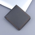 Portafoglio bifold da uomo in pelle nera con eleganti cuciture a contrasto arancioni - Nero