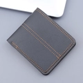 Kurze Herren-Bifold-Ledergeldbörse in Schwarz mit schicken orangefarbenen Nähten - 4019 Horizontaler Stil / Schwarz