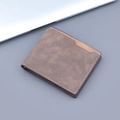 Cartera corta bifold para hombre en cuero sintético esmerilado marrón con pespuntes - Café Oscuro