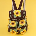Handgefertigter Häkel-Sonnenblumen-Rucksack mit viel Platz und weißen Spitzenriemen - Brauner Sonnenblumen Rucksack