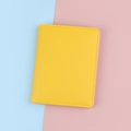 Porta passaporto RFID sottile in similpelle giallo vivace con cuciture rifinite - Giallo Vivace