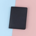 Porta passaporto minimalista in pelle nera con protezione RFID e texture - Nero