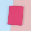 Porta passaporto in pelle rosa acceso con protezione RFID e cuciture di alta qualità - Rosa Rossa