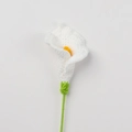 Handgehaakte witte calla lelie met geel meeldraad en groene steel voor huisdecoratie - Wit