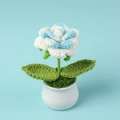 Rosa de ganchillo hecha a mano en azul y blanco para decoración de mesa de hogar - Azul Hielo