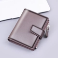 Cartera vertical para hombre en color café oscuro con cierre de botón y bolsillo con cremallera - Estilo Café Vertical 823 (823)
