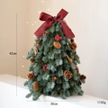Mini árbol de Navidad artesanal con lazo rojo y piñas para decoración de mesa festiva - Árbol de abeto Nobel simulado de 42cm (Terminado)