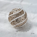 Champagnerfarbene Weihnachtskugel 8cm mit weißem Spiralseil und Glitzer-Oberfläche - Goldener Glitzer Spiral Seil Stil (5号) / 8cm
