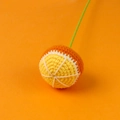 Ramo de naranjas hecho a mano a ganchillo con tallo verde sobre fondo naranja a juego - Tallo de Flor de Naranja (Sin Hoja)