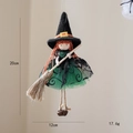 Poupée sorcière Halloween avec tresses orange, robe dentelle verte et balai, 20x12cm - Vert
