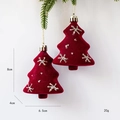 Zweier-Set rote beflockte Weihnachtsbaumanhänger mit silberner Schneeflockenbestickung - Weihnachtsbaum