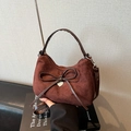 Borsa a mano vintage in pelle scamosciata marrone scuro con fiocco e ciondolo - Marrone