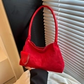 Bolso hobo de ante rojo con asa cilíndrica y un pequeño estuche decorativo rojo - Rojo