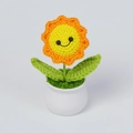 Girasole all'uncinetto fatto a mano in vaso di ceramica bianca con simpatico volto sorridente - Giallo Testa Singola