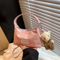 Bolso de hombro rosa de cuero PU con colgante de oso de peluche y correa ajustable - Bolso Individual / Rosa
