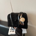 Sac cabas rétro en daim noir avec breloque peluche sur support de livre de mode - Avec Pendentif / Noir