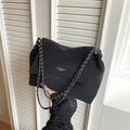 Bolso tote de cuero negro con cadena de metal plateada y logotipo para mujer chic - Negro