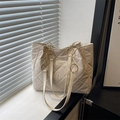 Borsa tote trapuntata beige con cuciture a rombi e dettaglio tracolla a catena - Bianco Sporco
