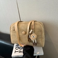 Sac hobo vintage en daim kaki avec breloque en peluche et boucle ronde décorative - Avec Pendentif / Kaki
